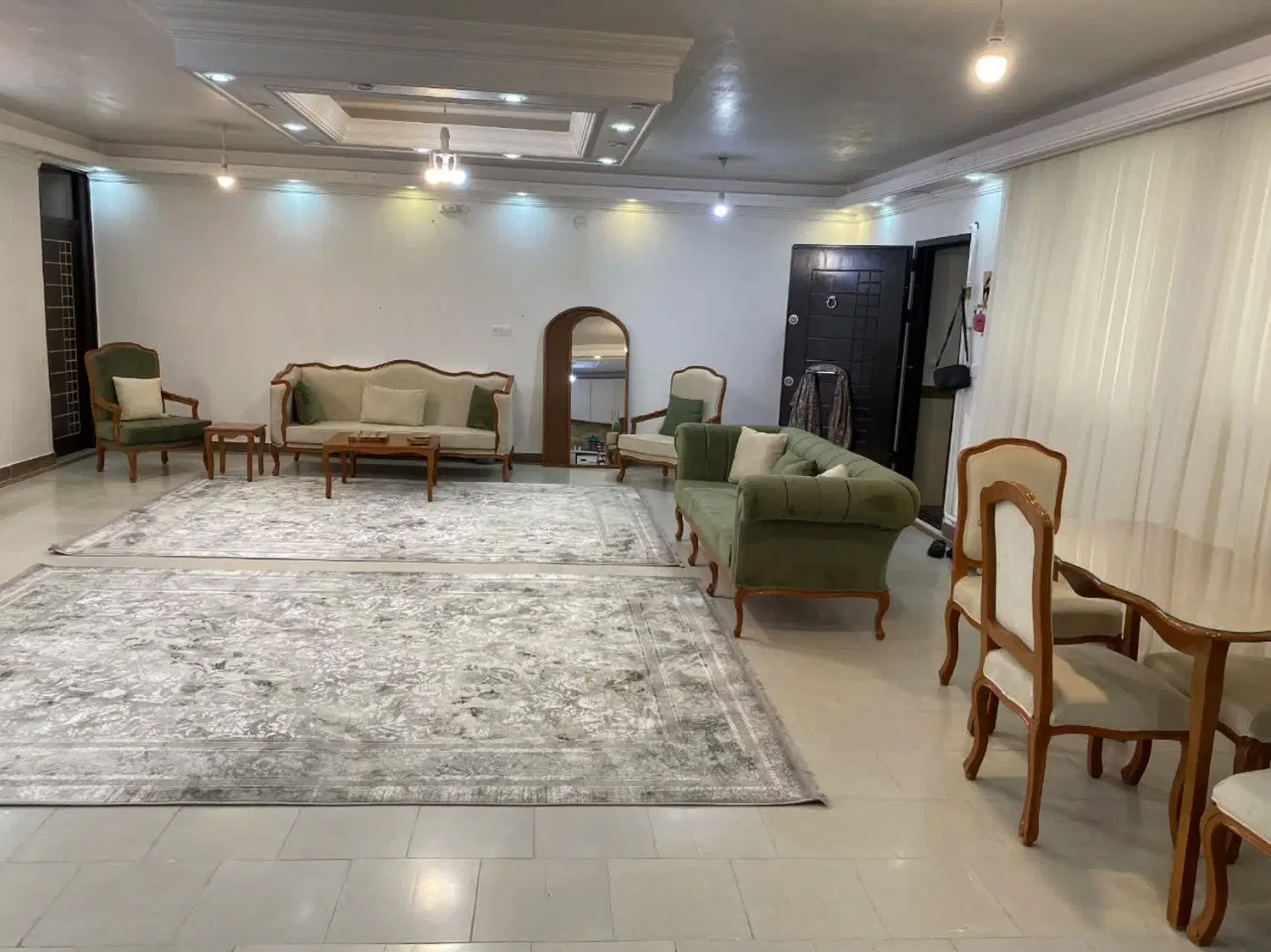 فروش یک واحد از دو واحد طبقه اول