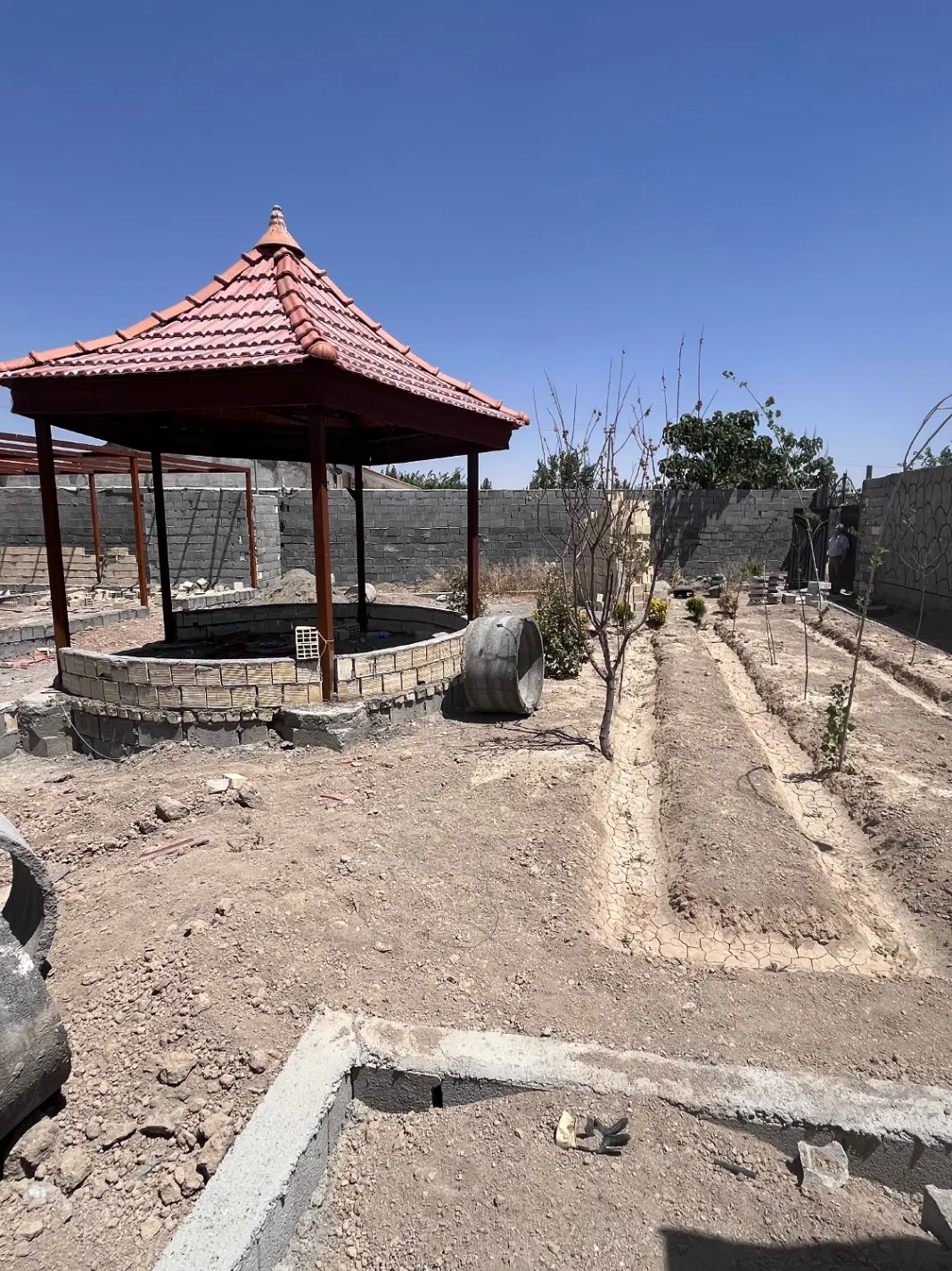 باغچه نیمه کاره تیمیارت