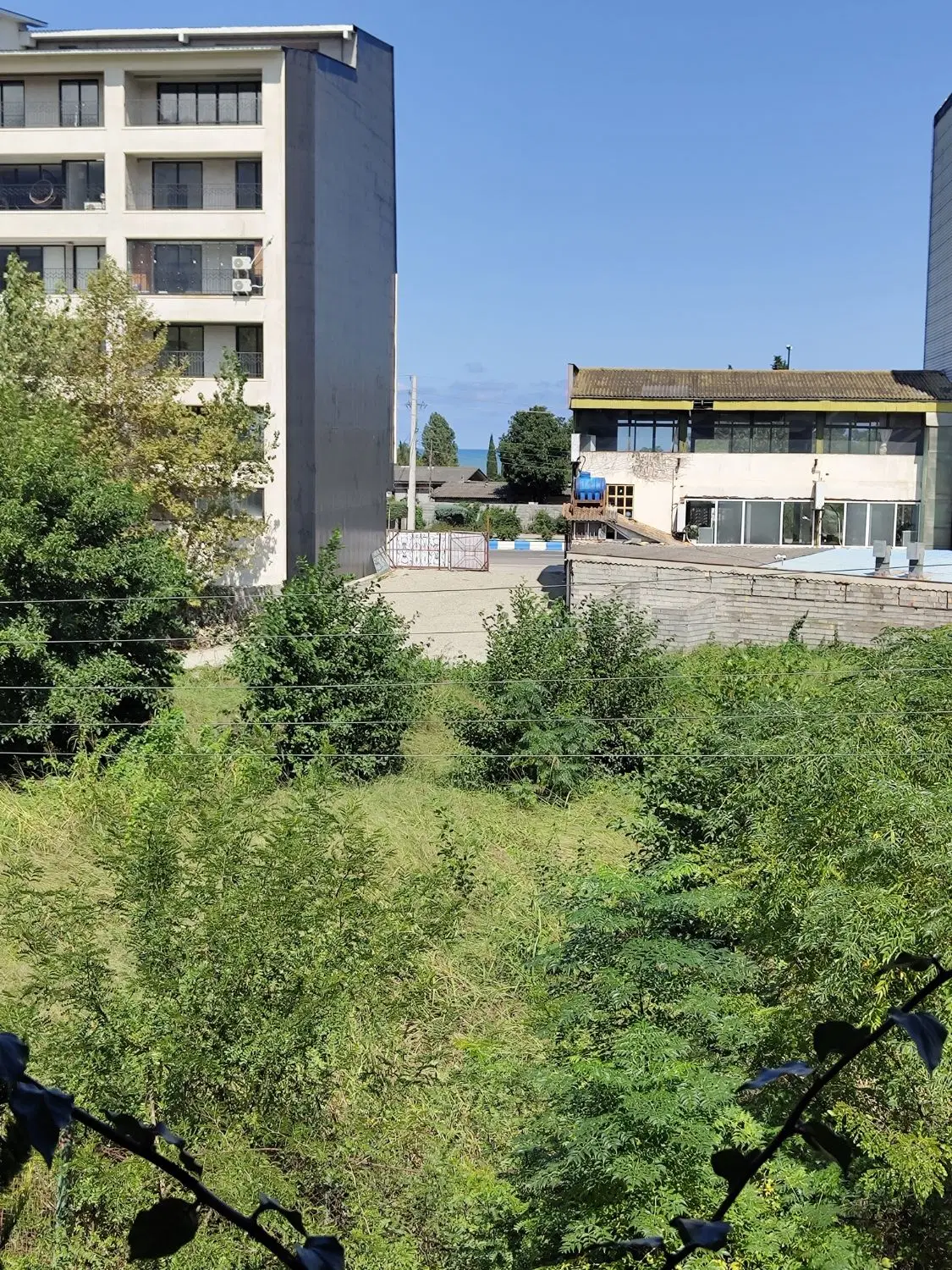 زمین ساحلی داخل شهر چابکسر ۲۷۰ متر