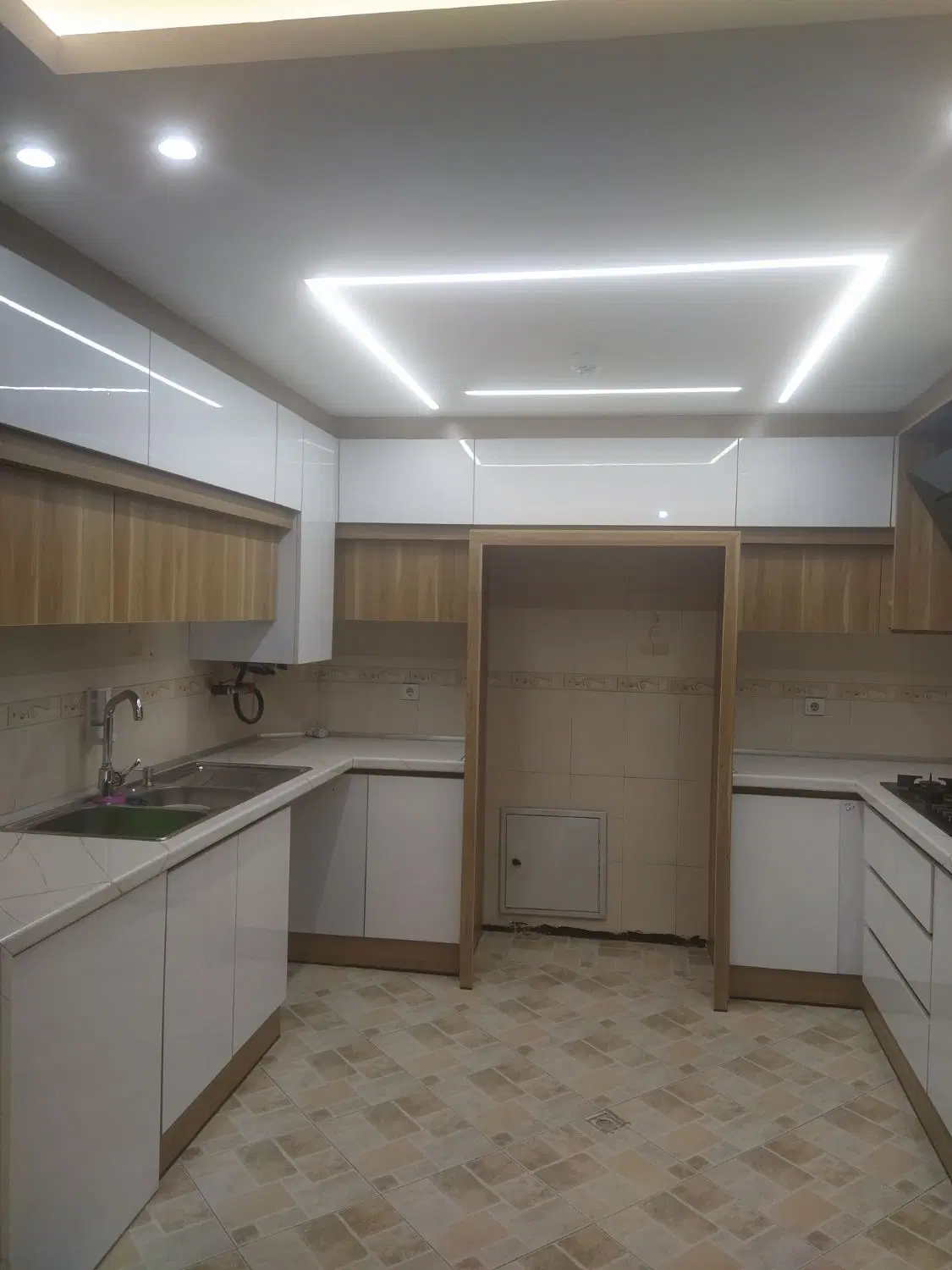 اجاره آپارتمان شیک چهارباغ عباسی