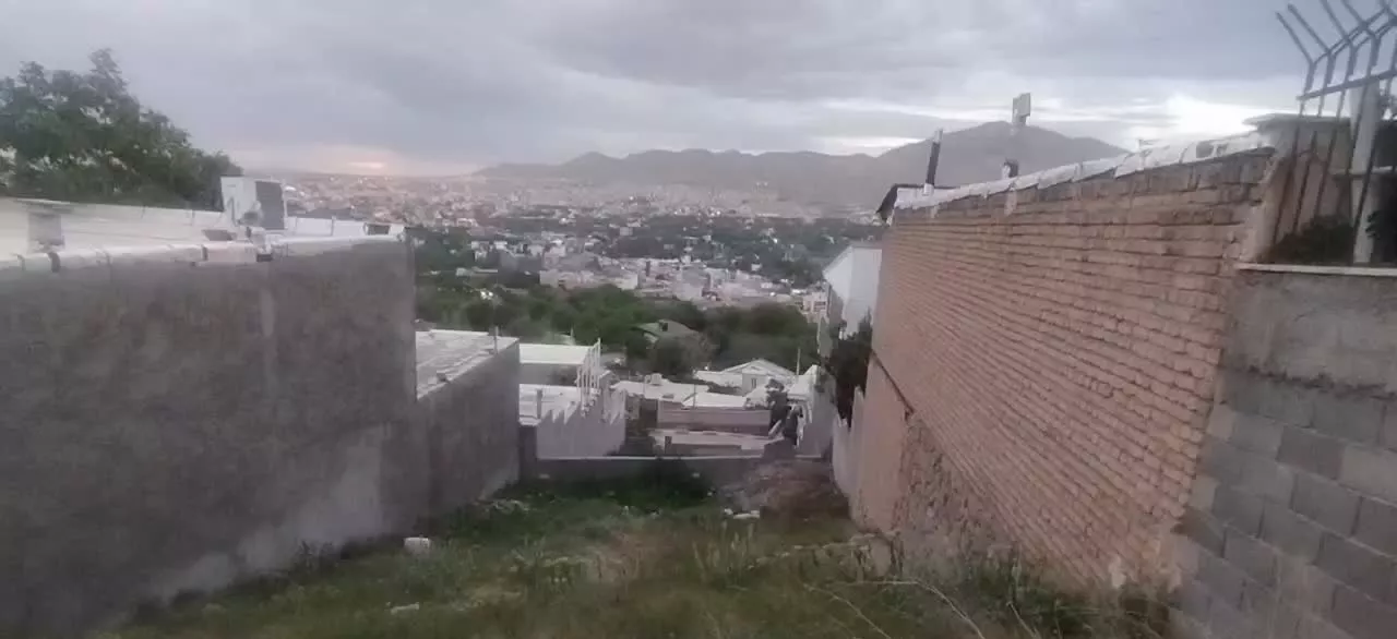 زمین 212متری کالدشت بالا  لب مرز هشت بهشت زیر قیمت