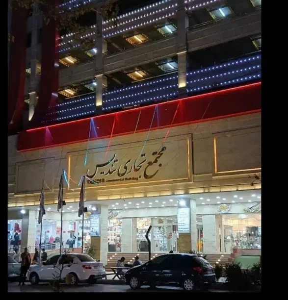 مغازه ، پارامونت ، مجتمع تندیس