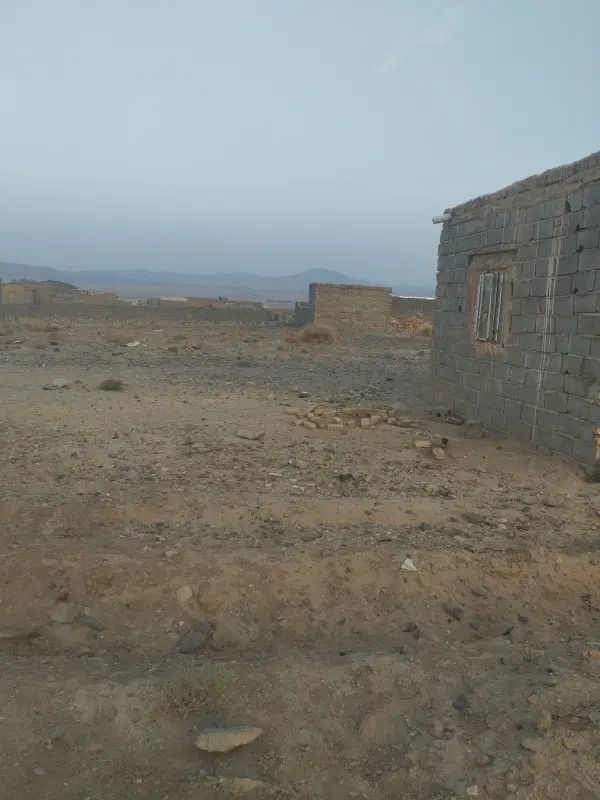 زمین  منزلاب با یک  خانه