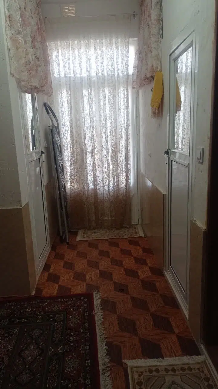 ساختمان مسکونی فروشی دو طبقه با هم
