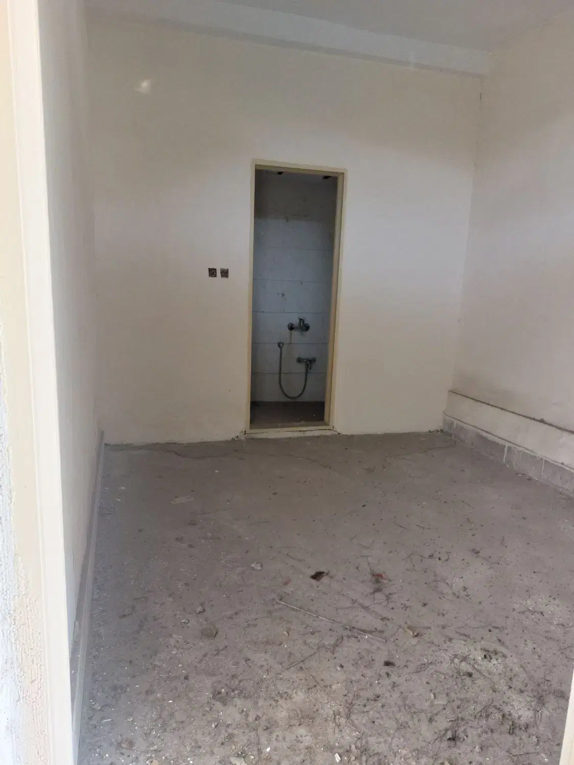 سالن و انبار ۱۰۰ متری
