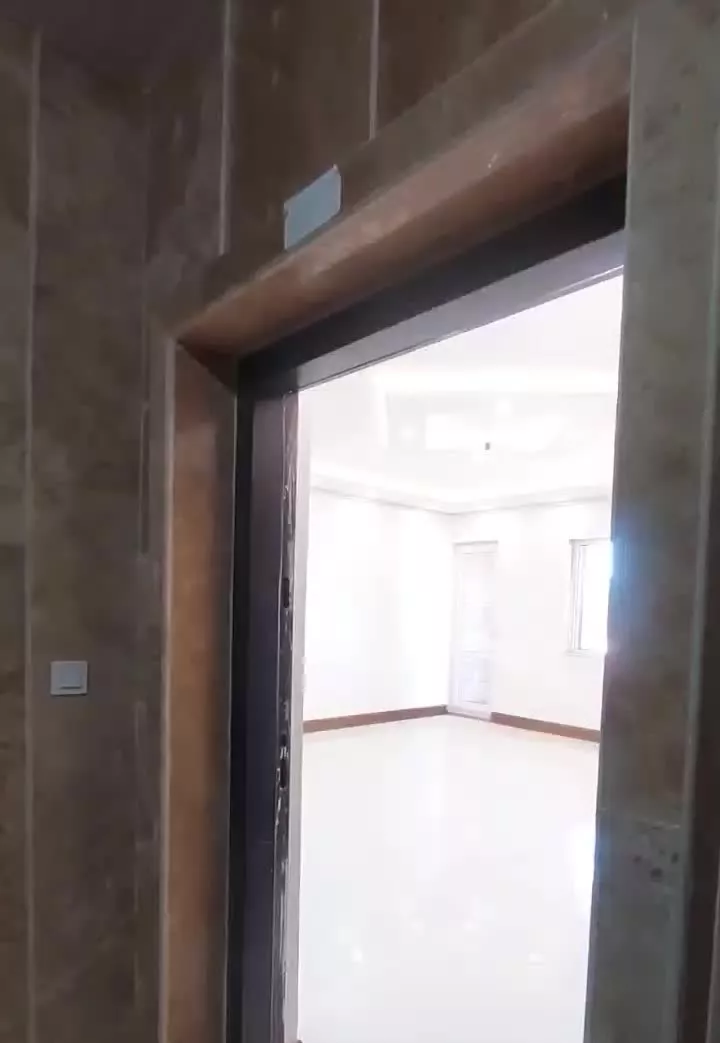 آپارتمان نوساز ۳۲۰متر _ جز شهر خشکبیجار