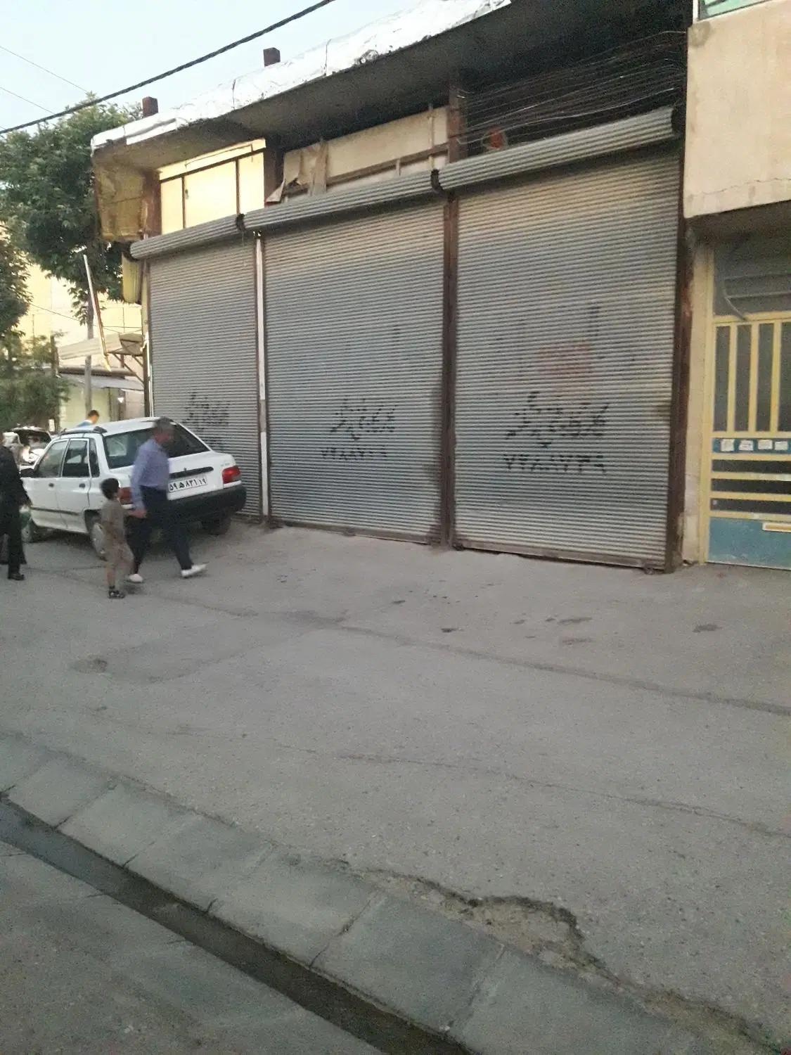 مغاز اریاشهر سر کوچه ۲۲ متراژ حدود ۳۰ متر