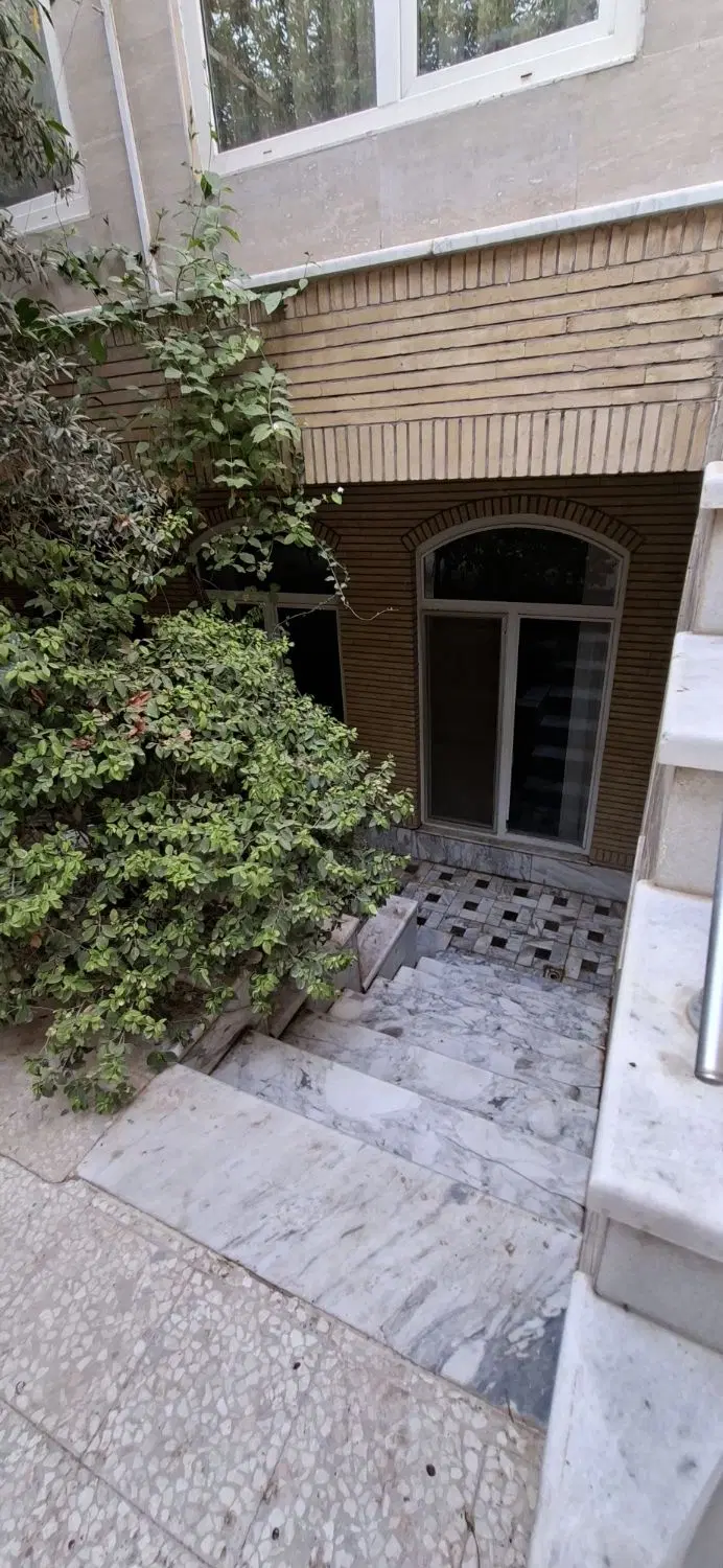 زیر زمین دوخواب
