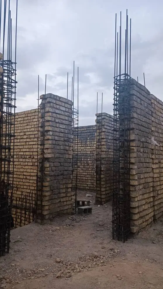 زمین مسکونی با اسکلت نمیه کار