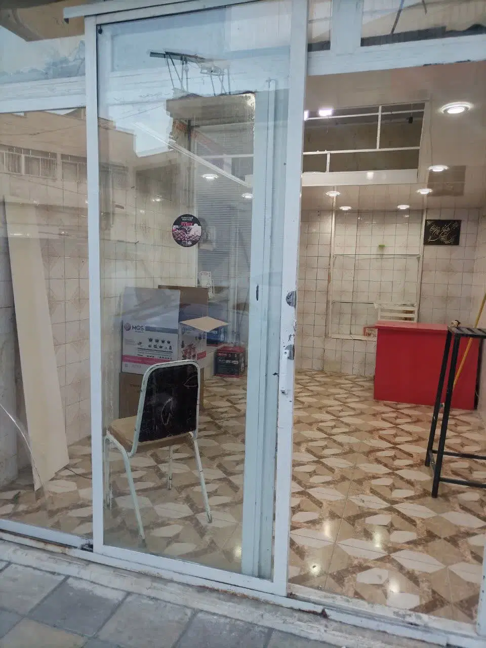 فروش‌ مغازه 15 متری خیابان حافظ، سرچشمه