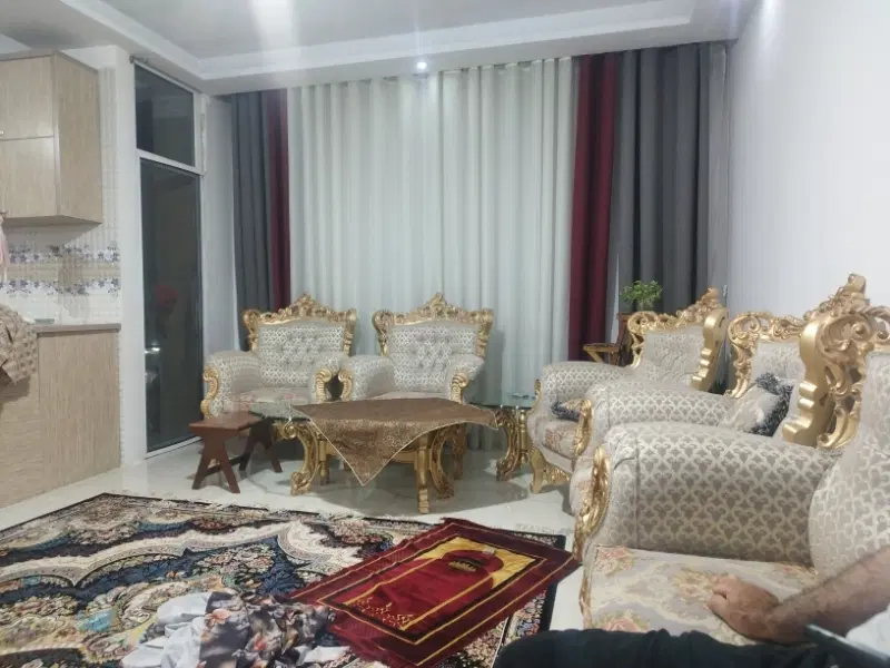 واحد صد متری غرق در نور