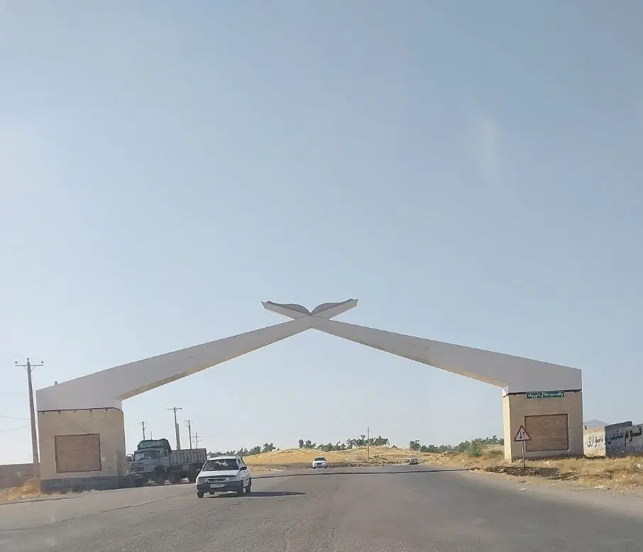 قطعه ۱۰۰۰ متری ورودی شهر سر جاده اصلی سند تک برگ