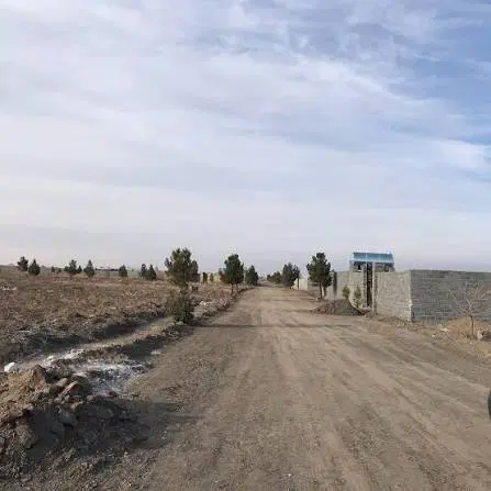 زمین ۶۰۰ متر داخل مجتمع گلها با نگهبانی