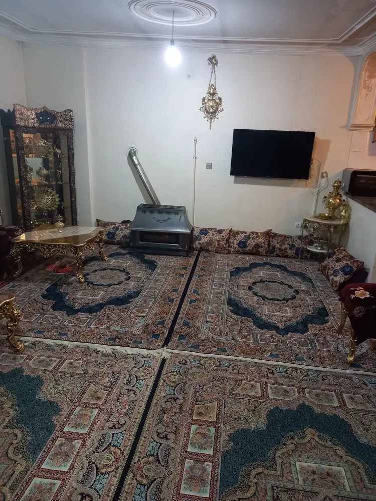 حیاط دربست ۹۰متر در کوچه ۲متری