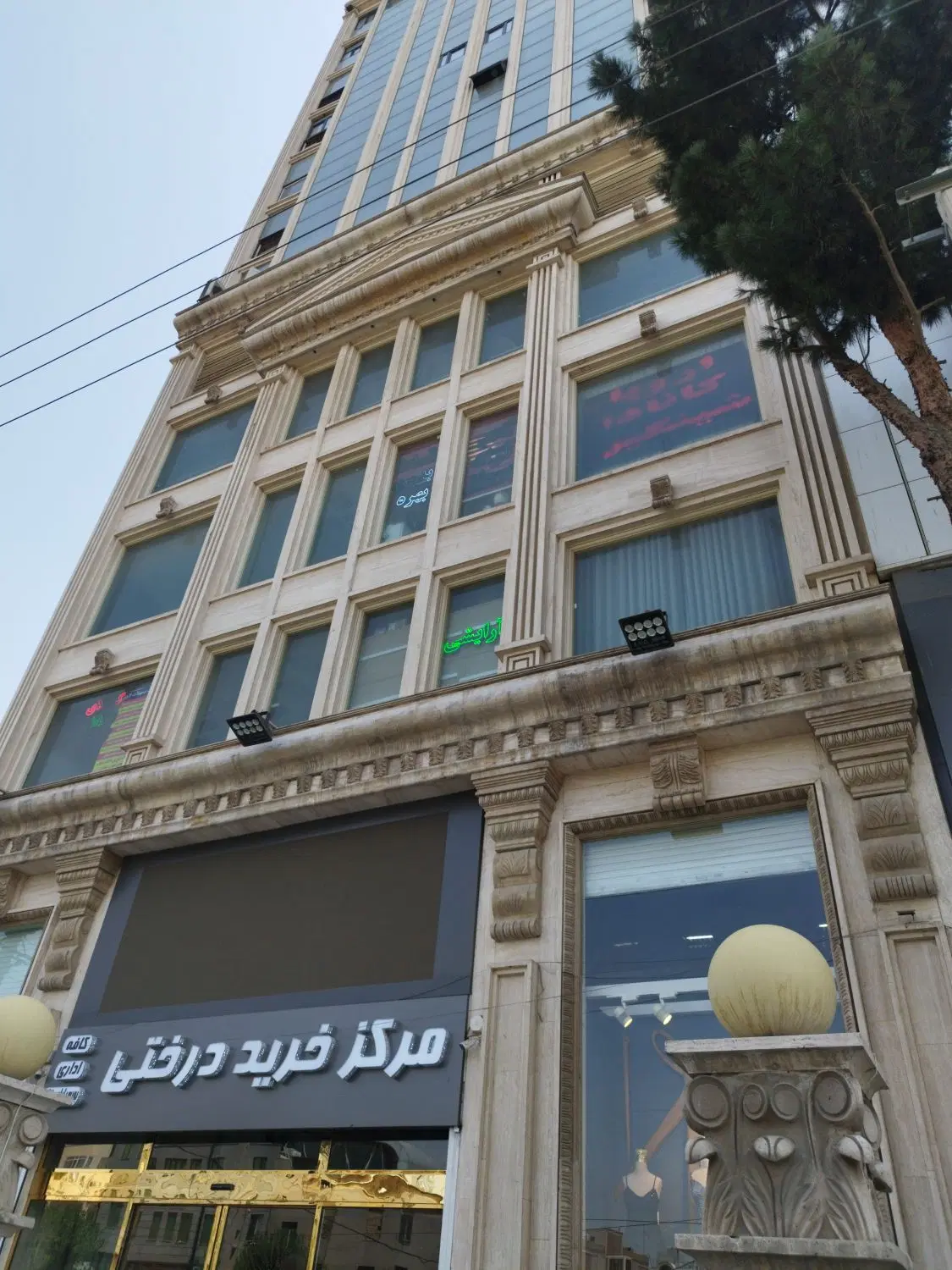 مغازه ۳۰ متری طبقه همکف پاساژ درختی
