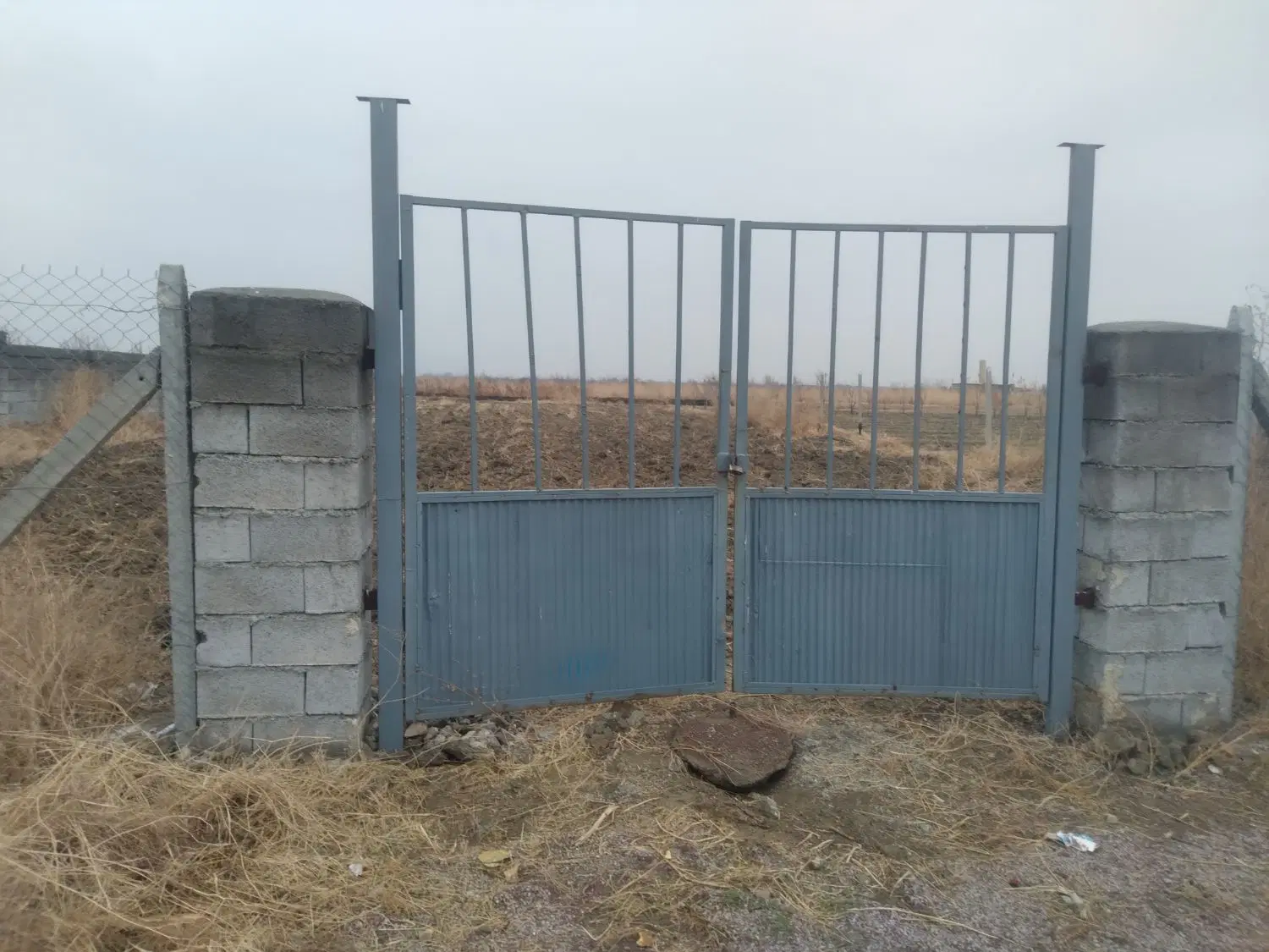 ملک زمین چهار دیوار تو جاده کلانتری
