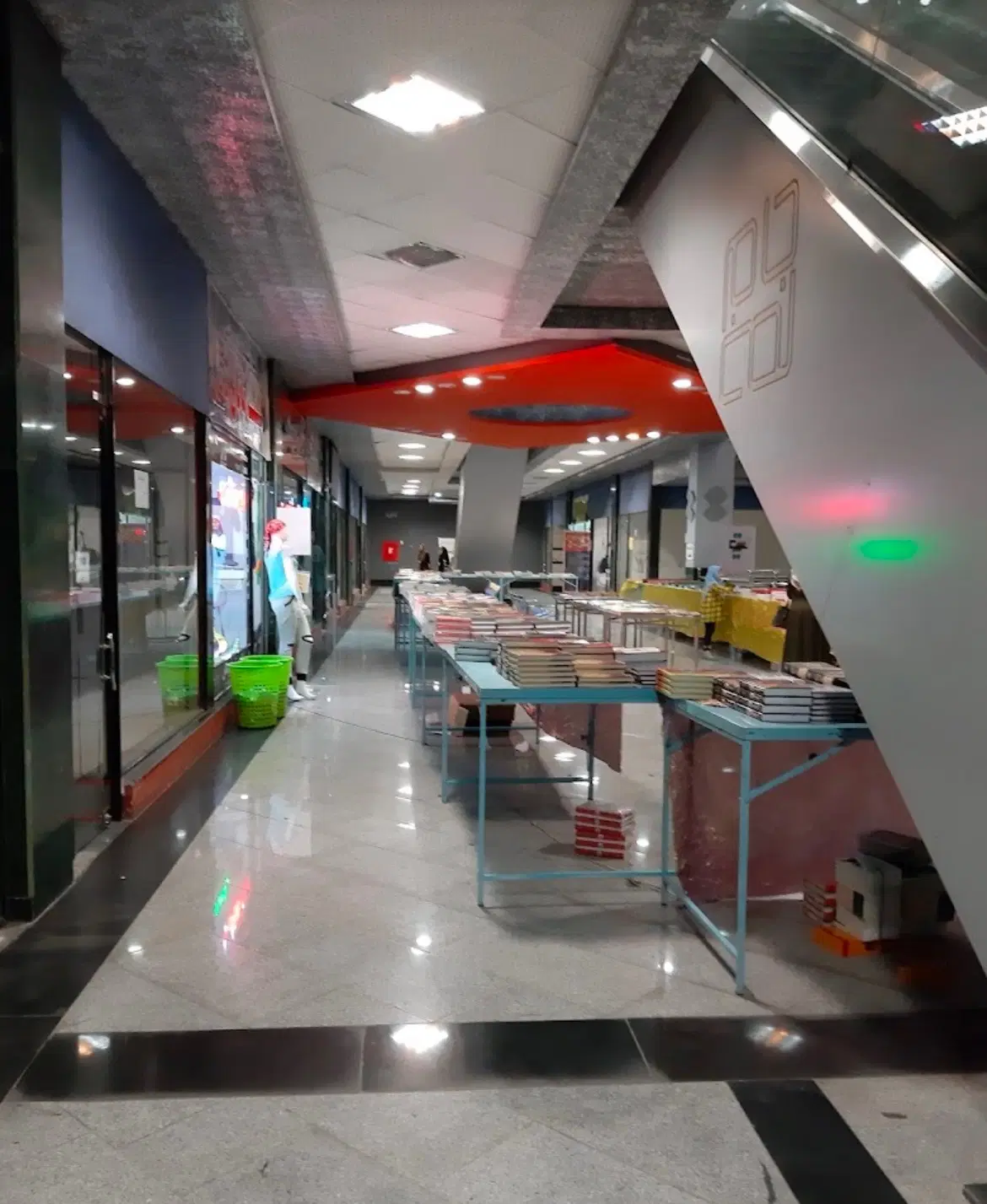 فروش یک باب مغازه واقع در پاساژ جام جم (مدرن۲ )