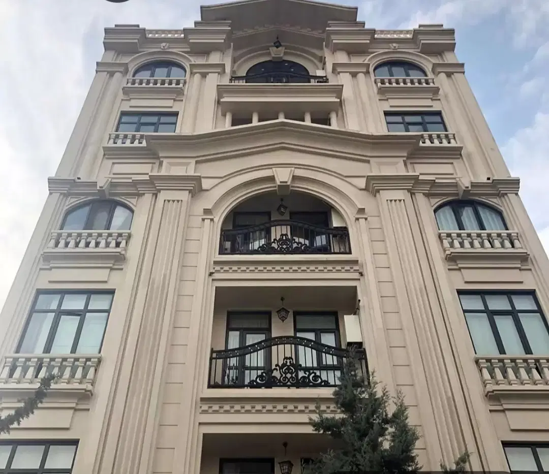 ۲۰۵متر نوساز فول امکانات_ سه نبش لوکس_ حسابی جنوبی