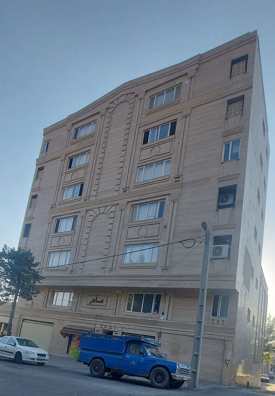 آپارتمان مادر میدان شکیبا