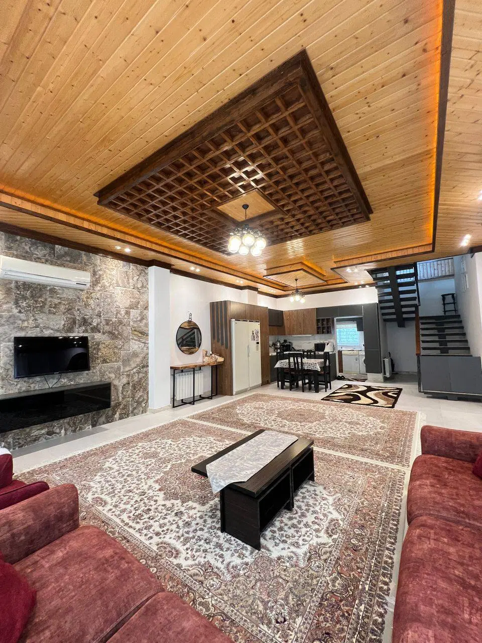 ویلا دوبلکس نما سنگ ۳۰۰متر رویان به ونوش