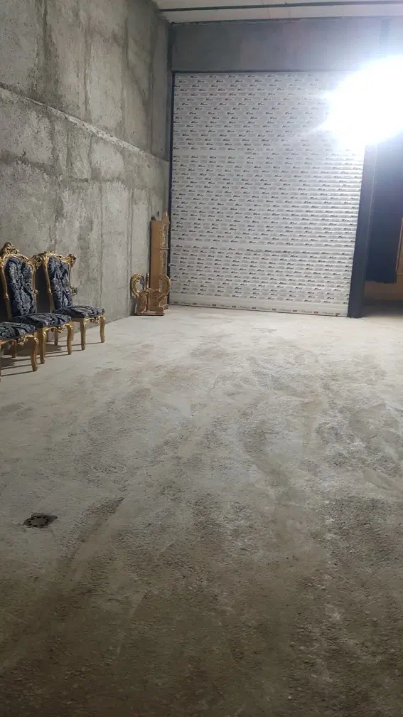 یک مغازه به متراژ ۲۰۰ متری با بالکن و حیاط
