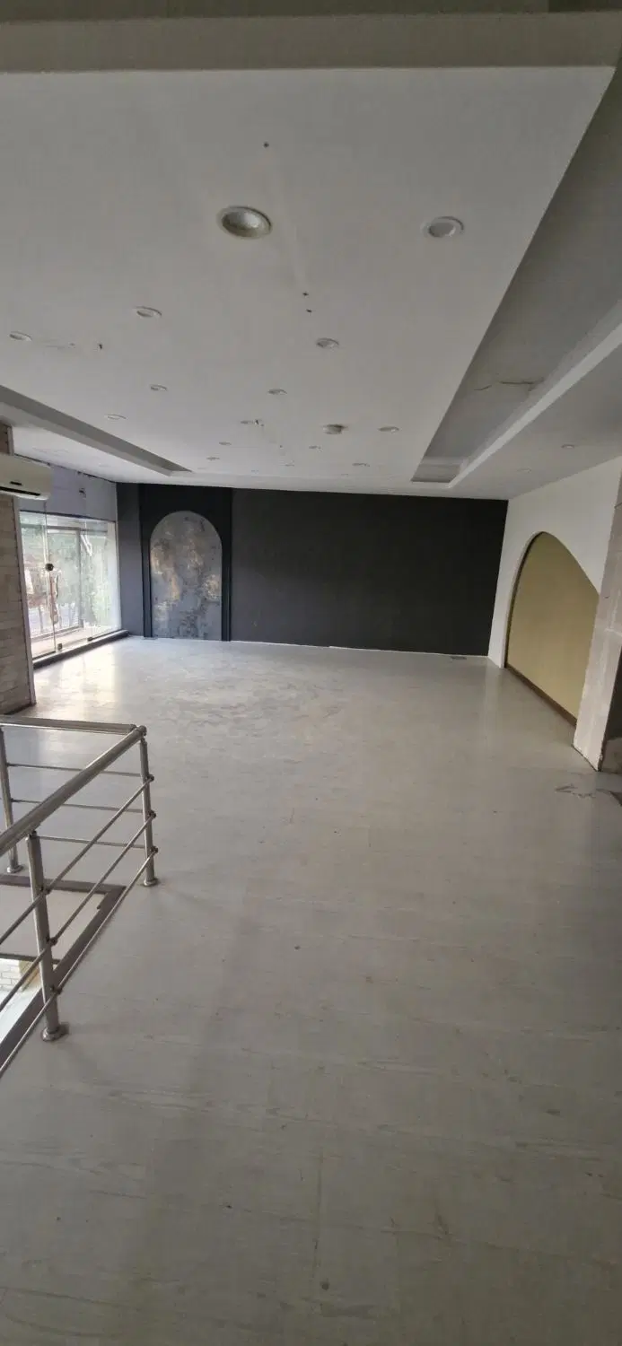 فروش ۹۲ متر تجاری و ۱۷۴ متر  در ۳ طبقه