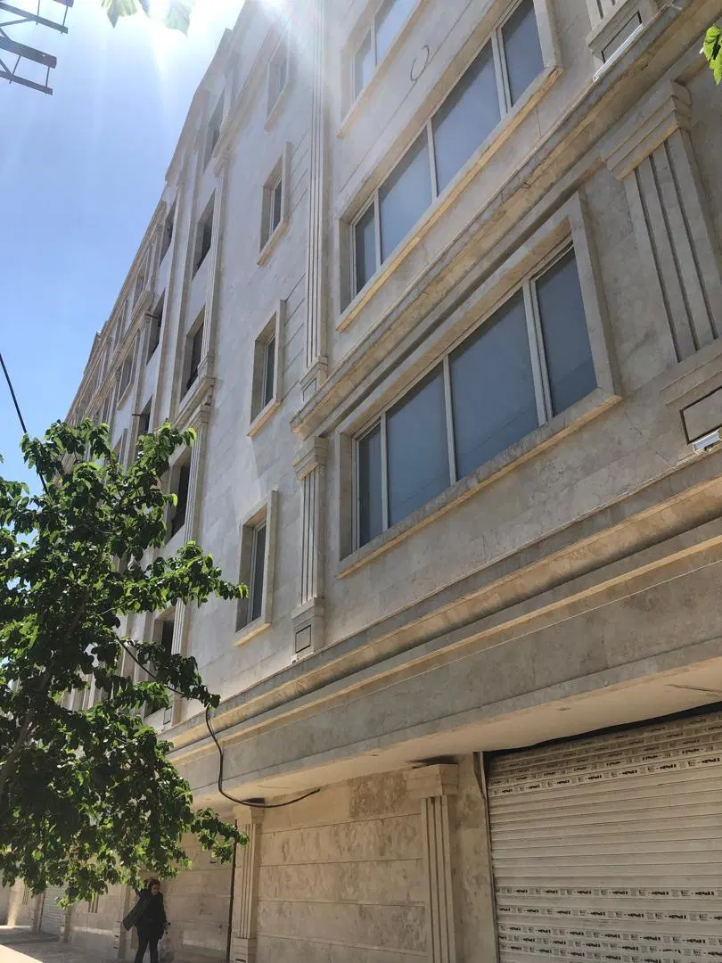 آپارتمان خوش نقشه نما سنگ ۱۴۲متر تخلیه