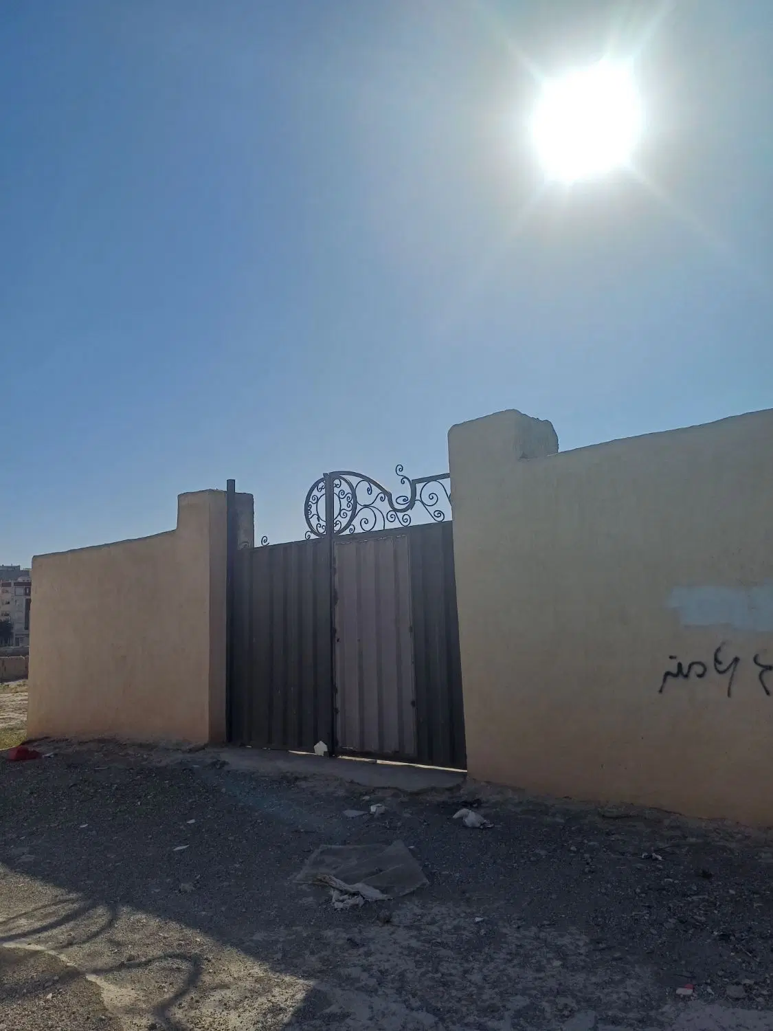 640 متر  چهار دیواری سند دار