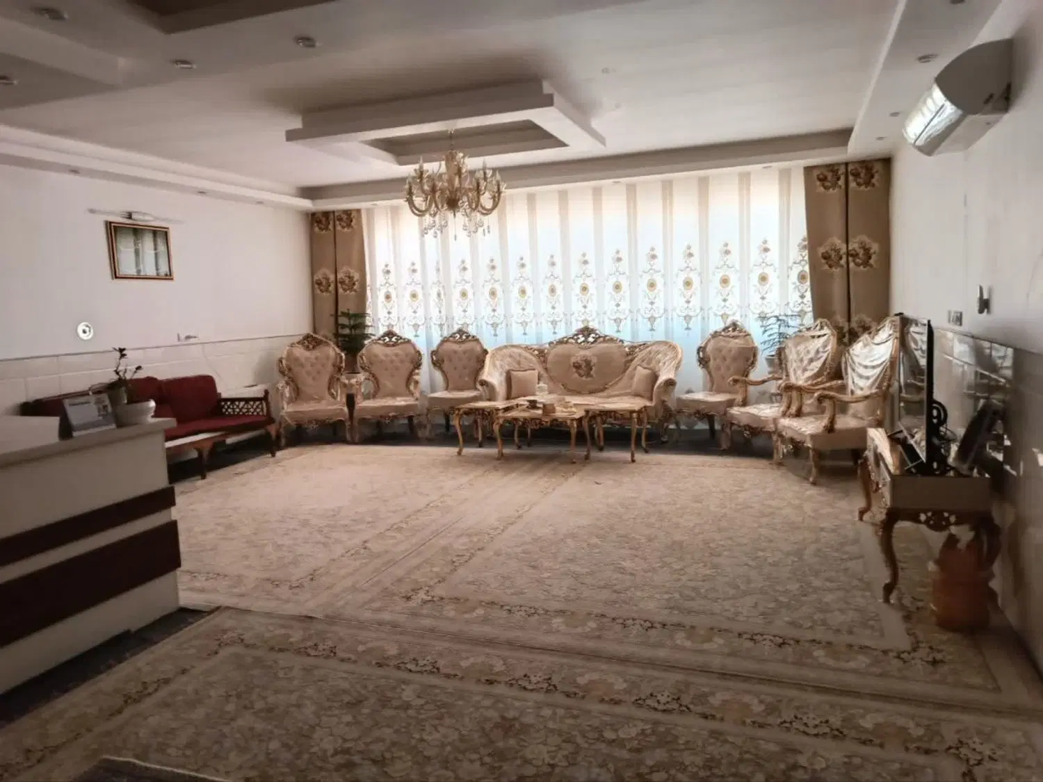 ساختمان تازه ساخت با تجاری
