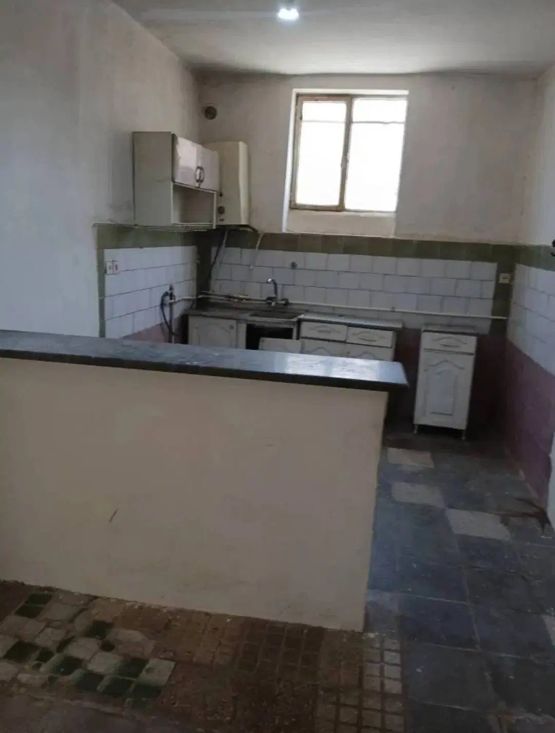 خانه دربستی ۶۸ متری با مغازه دونبش