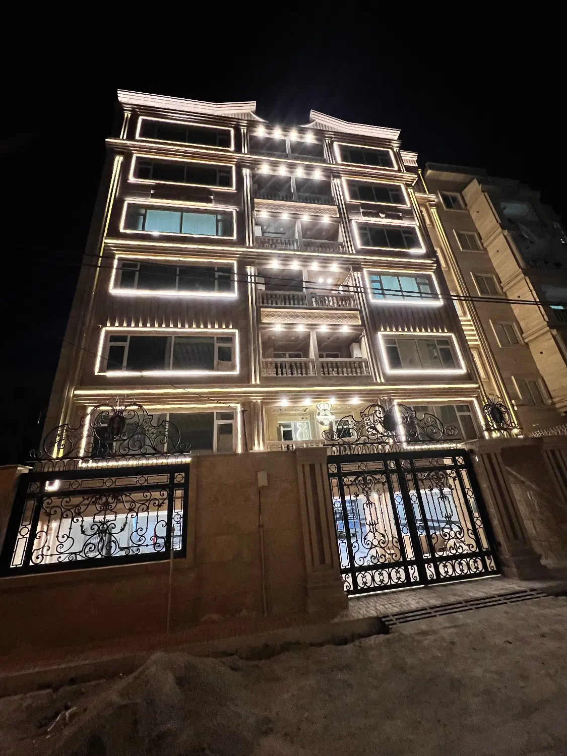 اپارتمان ۱۱۰متری کاشانی شهرک مهستان