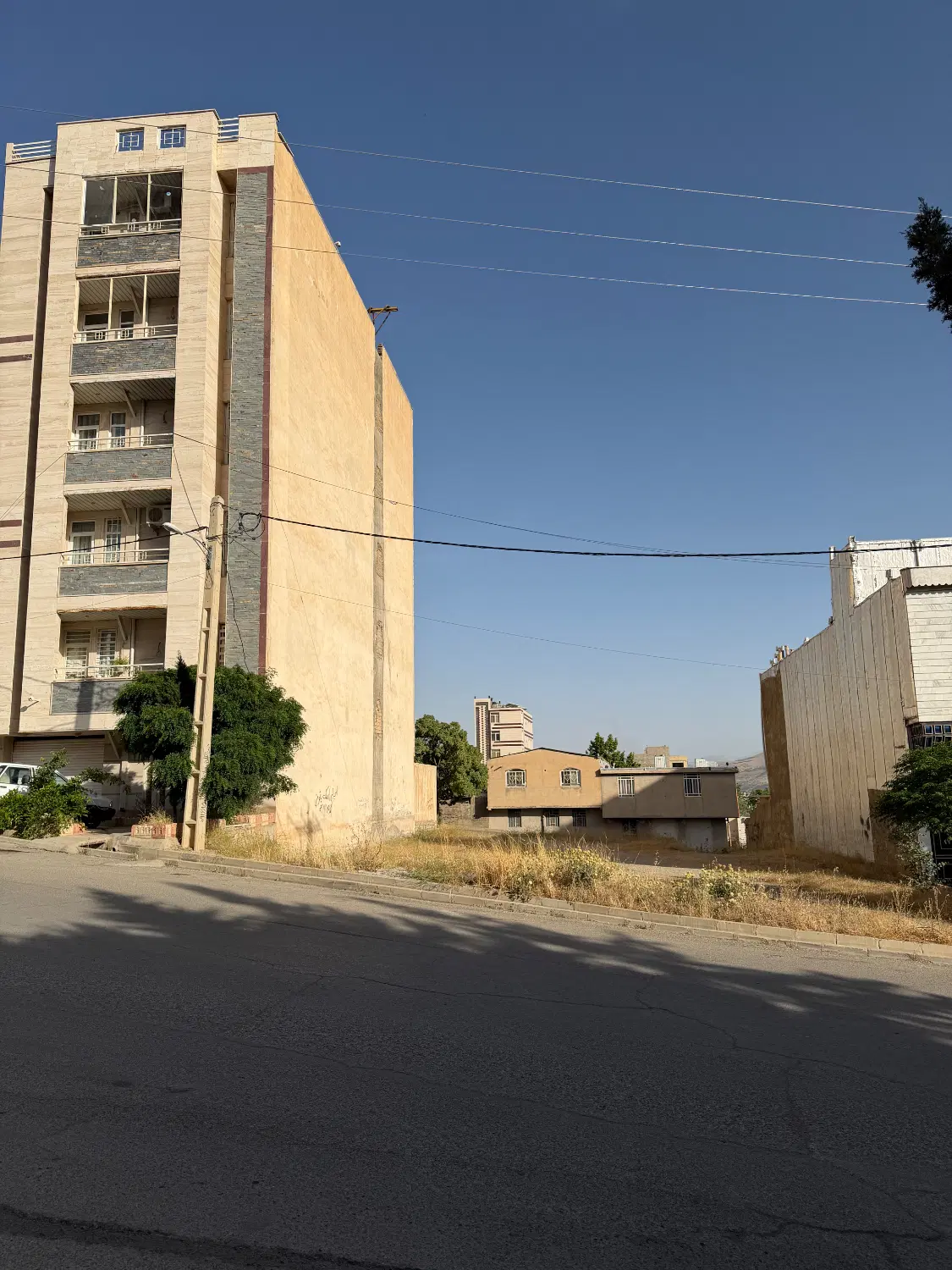 زمین ۲۰۰ متری دو کله بر ضامن اهو