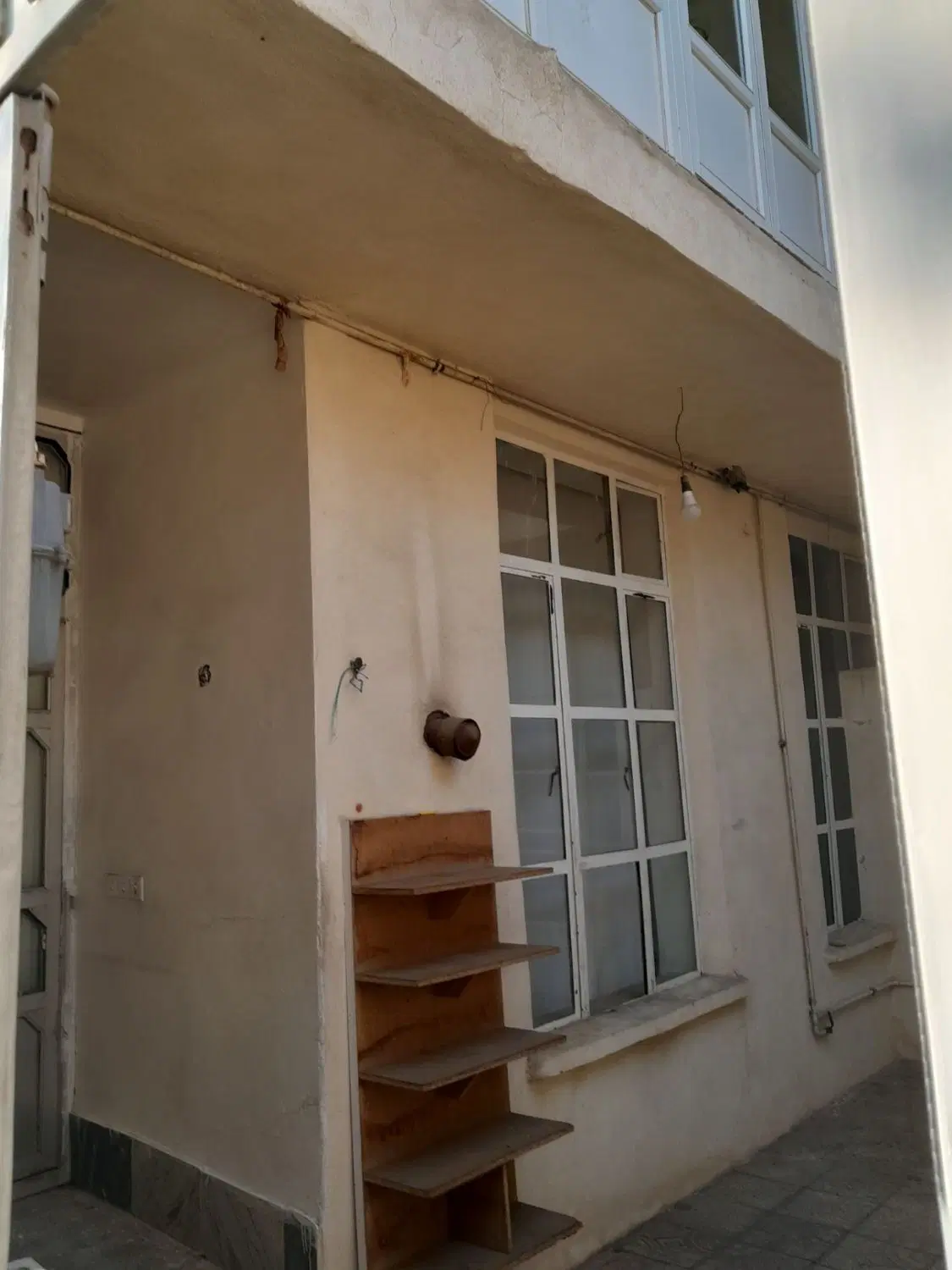 منزل دربستی شریف اباد سه نبش بر خیابان اصلی