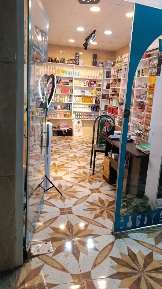 مغازه مدرس غربی