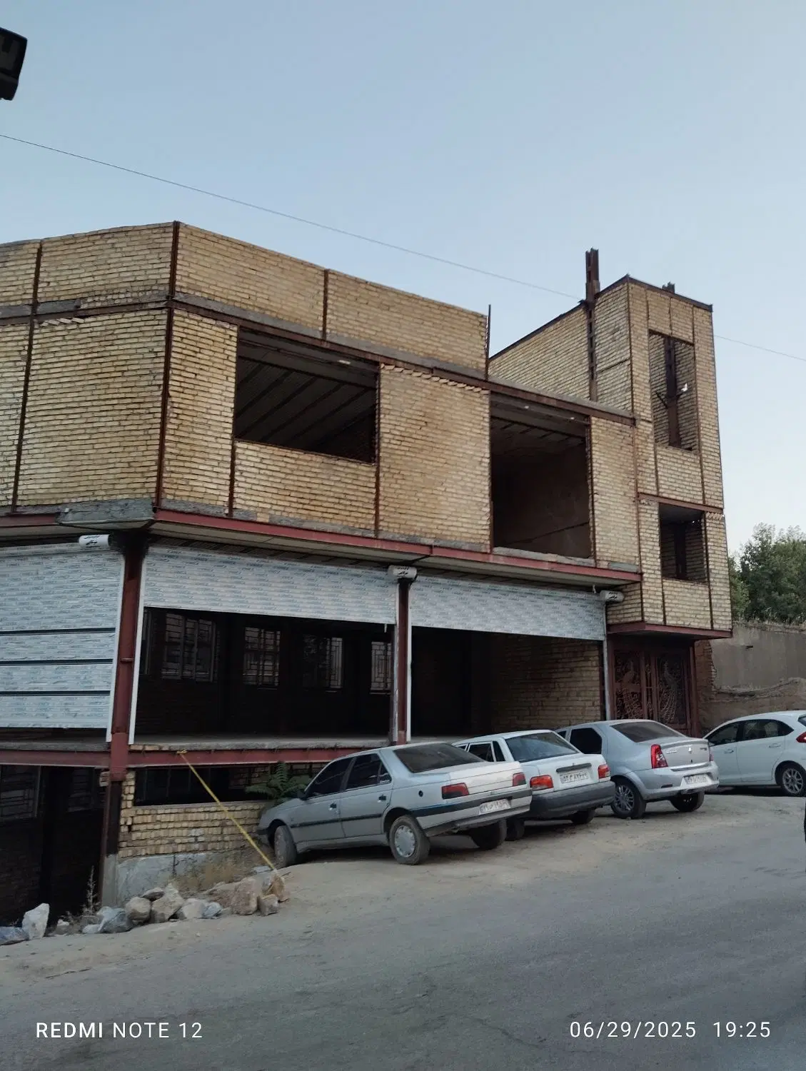 فروش دو دانگ از شش دانگ یک باب ساختمان تجاری