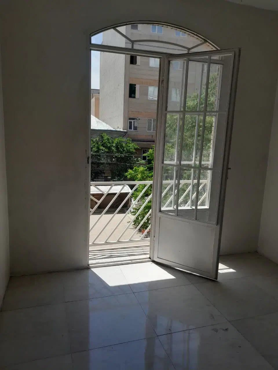 ۱۱۰ متر _ جابری (شکوفه) _ با پارکینگ و انباری