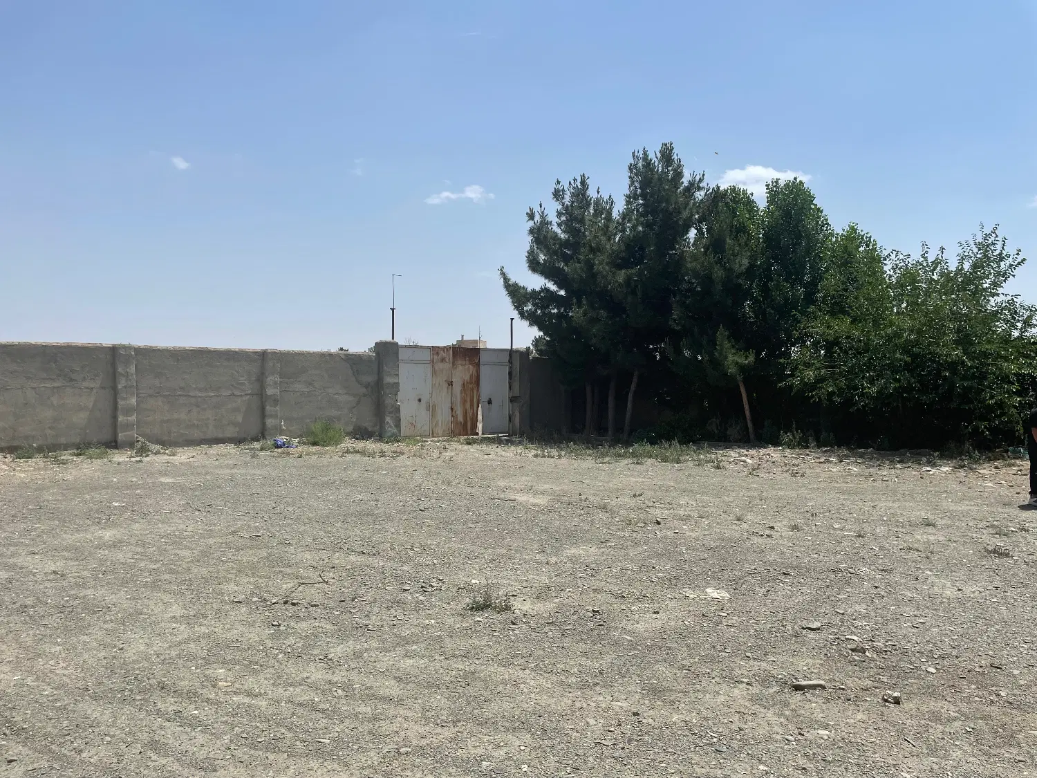 انبار دور دیوار ۱۰۰۰ متری طرحچی