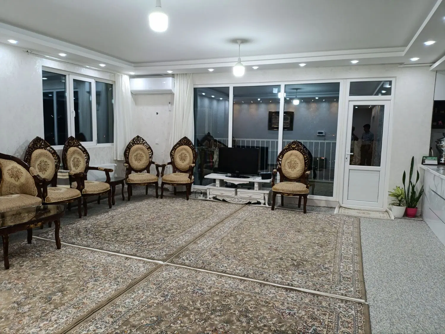 ساختمان پنج طبقه