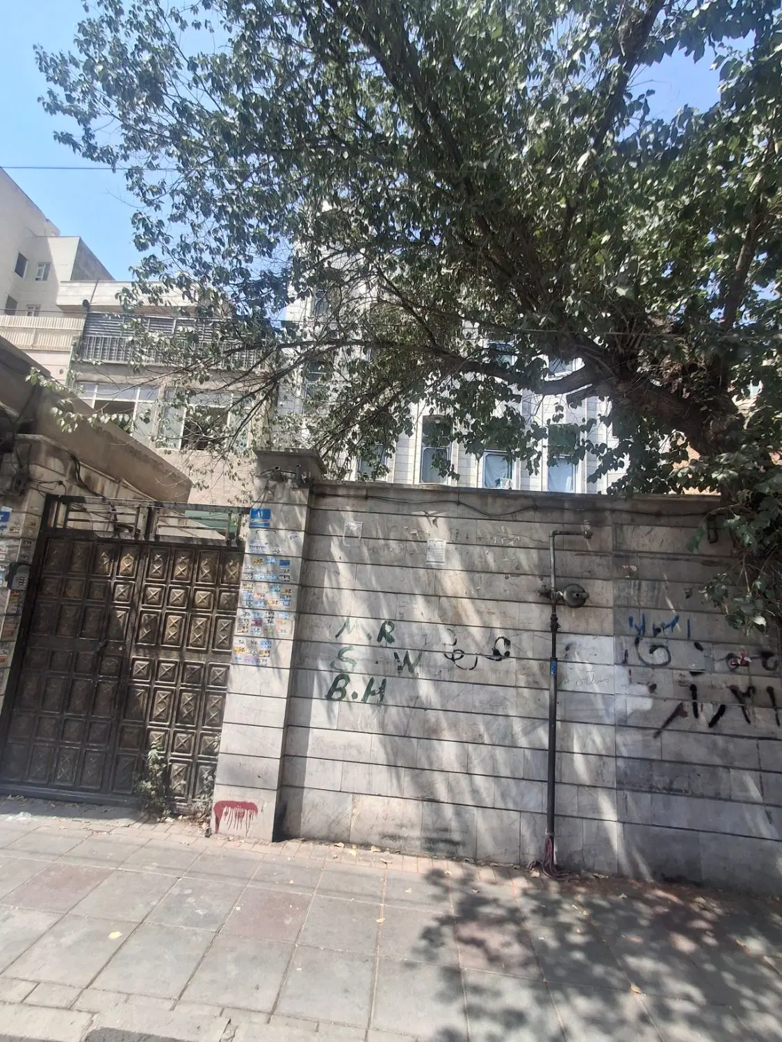 ملک ۳واحد ۵۵متری،فلکه سوم خزانه ،خ مسجدفاطمیه