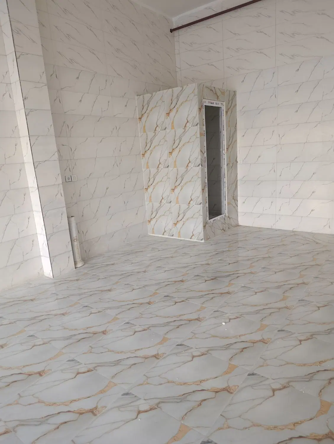 3دهنه مغازه اجاره ای  بر خیابان اصلی 32متری