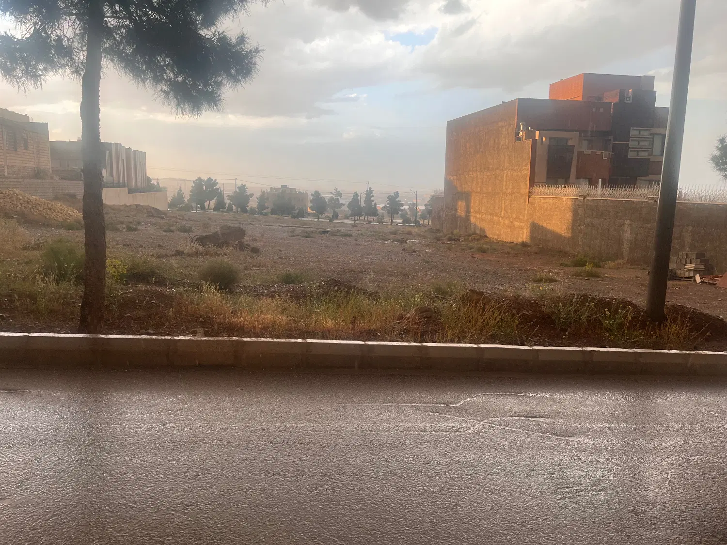 زمین ۹۰۰متری در کوی پرتو «بختیار دشت»