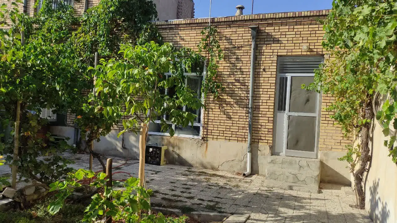 ملک دوبر ۳۰۰ متری در گوگان سنددار