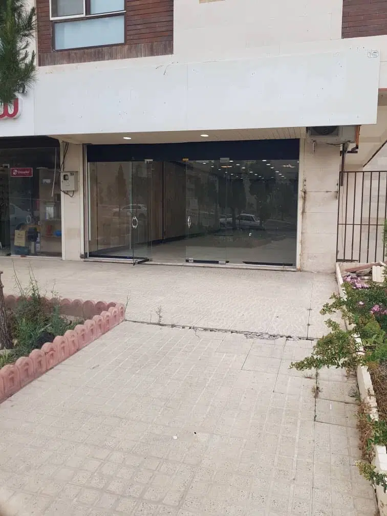 مغازه تجاری بر بلوار اصلی فاز۱