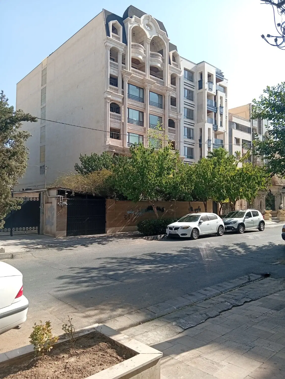 آپارتمان ۳خوابه نوساز ۱۳۷متر خاص پسند