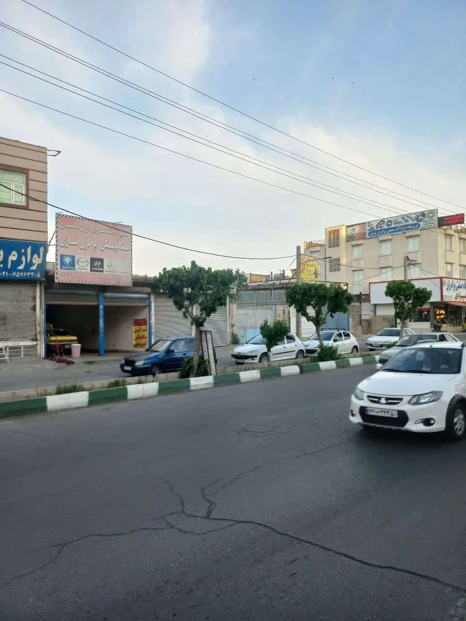 97متر مغازه دو کله (بر جاده اصلی آدران به شهریار)