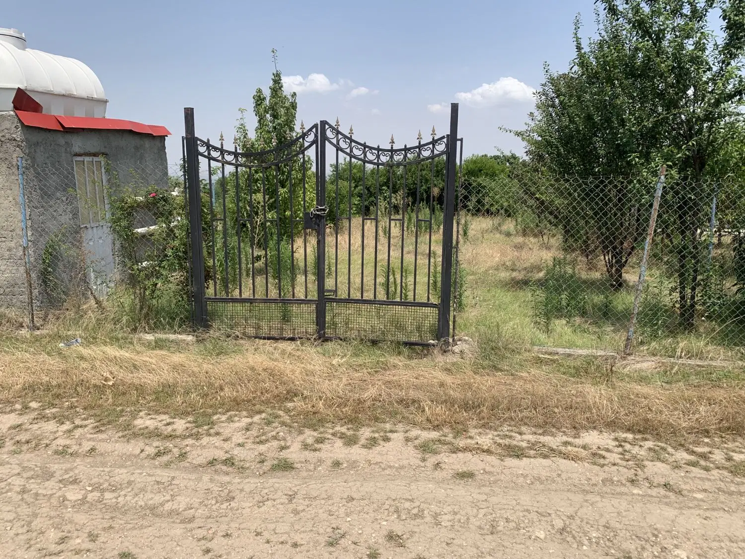 ۳۰۰متر زمین نزدیک روستای شموشک