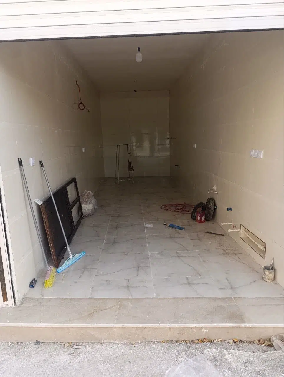 ملک تجاری اجاره دارای آب و برق و گاز