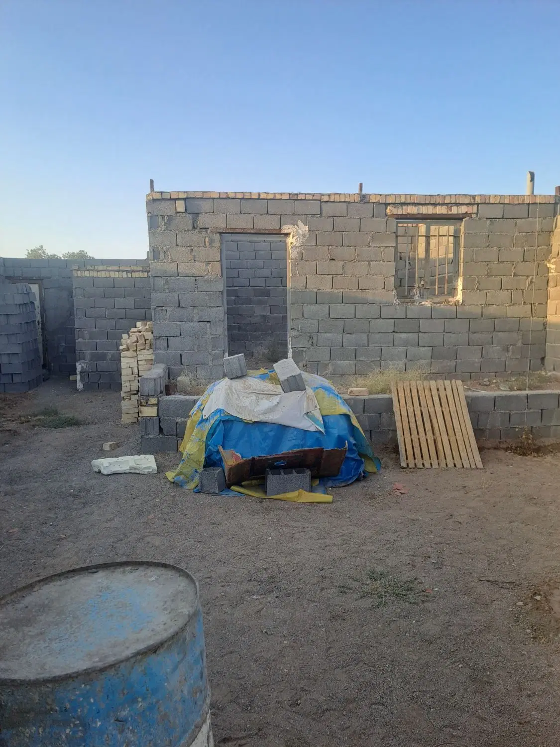 زمین چهاردیواری مناسب انبار