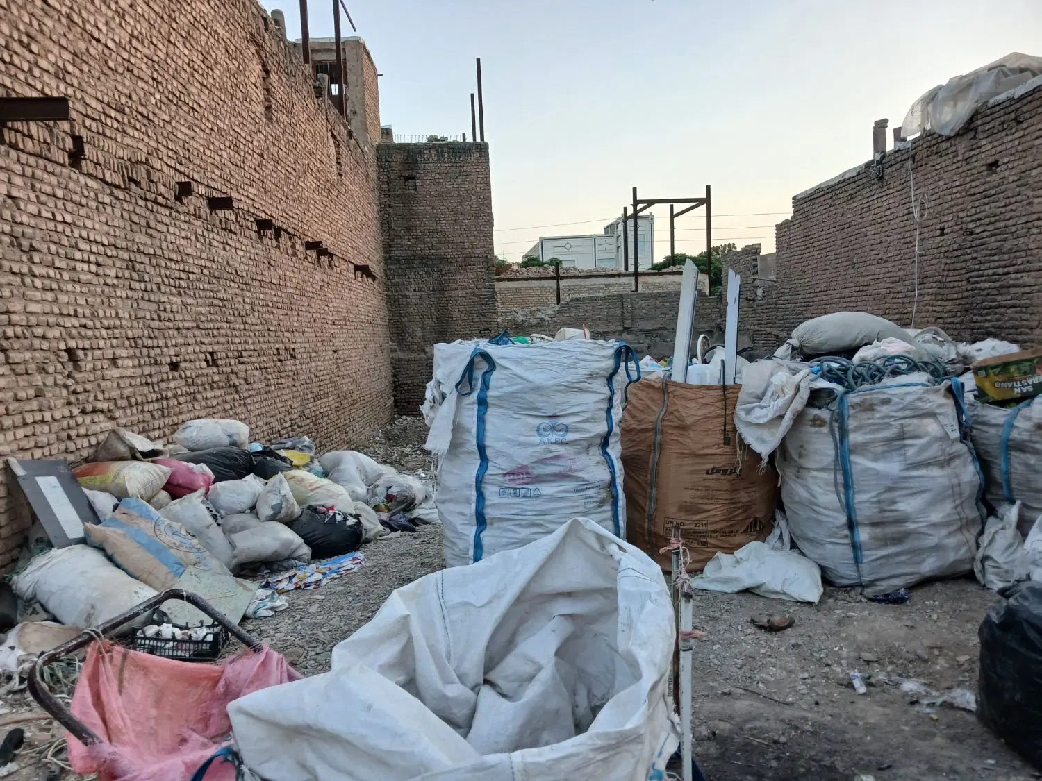 فروش ملک بر خیابان تجاری