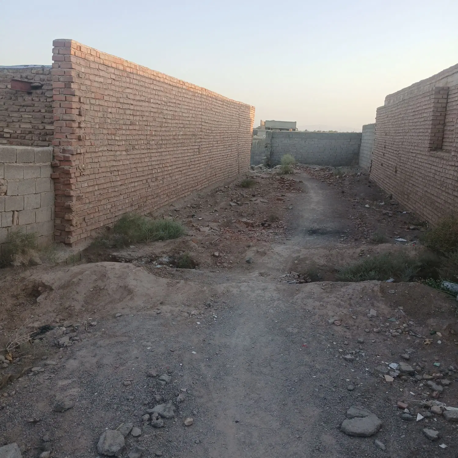 زمین فروشی